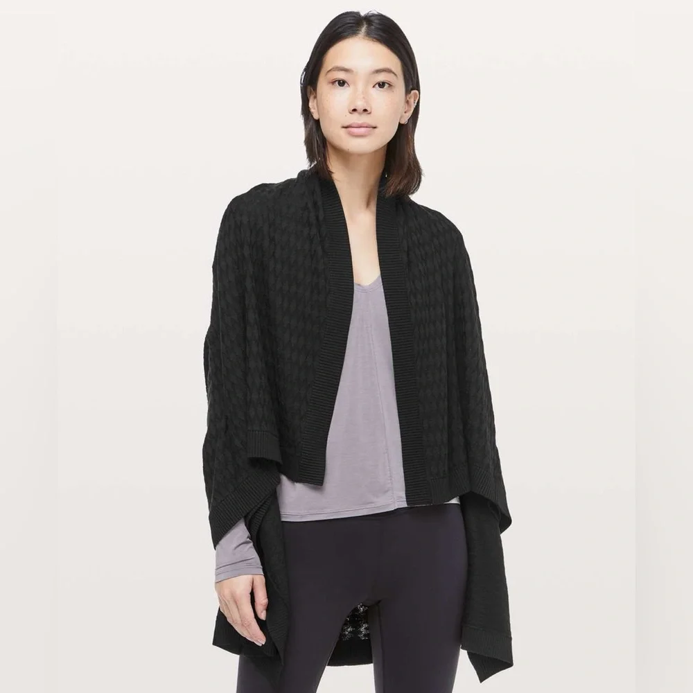 Lululemon Divinity Poncho Scarf Woven, Black, One Size. Chic Workout Coverup